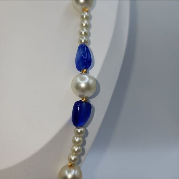 Vendome Gold Tone Faux Pearl and Blue Acrylic Beads 26 Inch Necklace Vtg - Picture 3 of 5